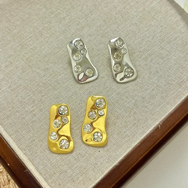 Wholesale Lugong New Alloy Diamond Embedded Women's Fashion Ear Cuff Wrinkled Leather Stylish Commute Personality Ear Jewelry