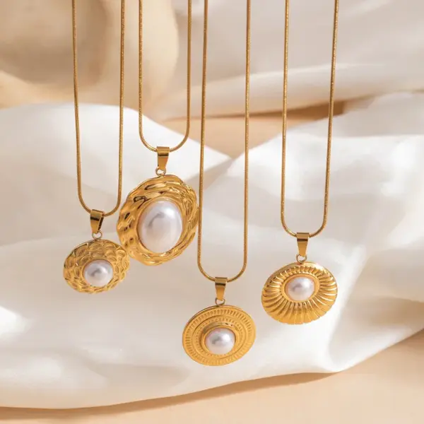 Wholesale Geometric Electroplated Necklace For Women In 201 Stainless Steel With Golden Plated Finish And Pearl Inlay On Snake Chain