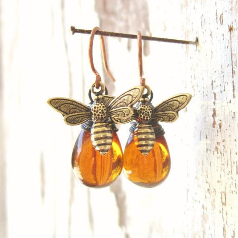 Wholesale Cross-border jewelry retro small bee water drop earrings Europe and the United States popular water drop Amber exaggerated earrings jewelry