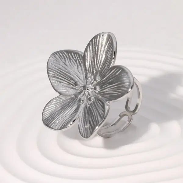 Wholesale 304 Stainless Steel Flower PVD Coated Stone-Free Real Gold Plated Elegant Vintage Style Waterproof Non Tarnish Open Rings