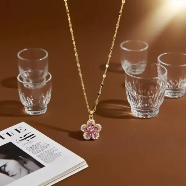 Wholesale Women’s Flowers Pendant Necklace With Inlay Artificial Rhinestones, 18K Real Gold Plated Copper, Water Plating, Lip Chain
