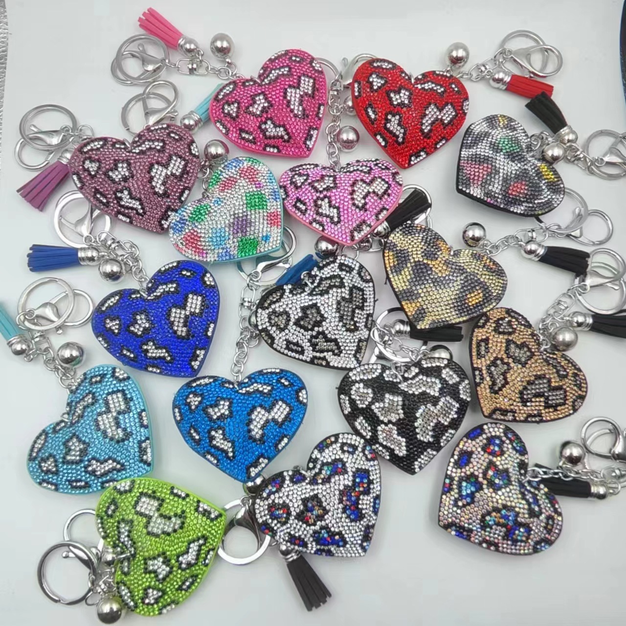 Wholesale Creative personality leopard print peach heart hot drilling tassel key chain bag pendant diamond flannel gift accessories