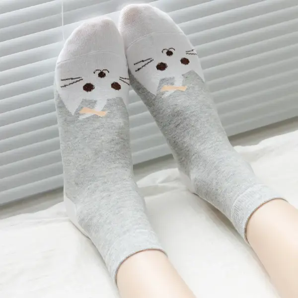 Wholesale Comfortable Cat Face Mid-Calf Socks For Women, Fashionable Cartoon Cat Design, New Autumn And Winter Sweet Style, Sweat-Absorbing Polyester Material, Unisex