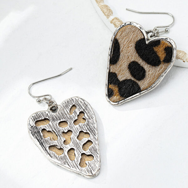 Wholesale Fashion leopard silver love eardrop temperament three-dimensional trend girl style niche high-end earrings 4374