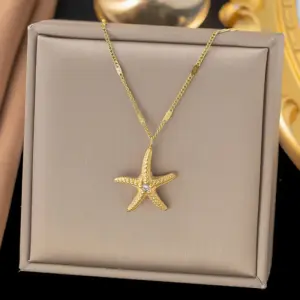 42 [Ah1052] Single Diamond Starfish Necklace / Gold