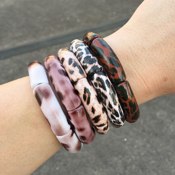 oly-c04b5beccb98e00f3eb2b86adb2c03f6 Wholesale Retro Leopard Series Elastic Bend Bracelet Acrylic Ethnic Style Simple Cuff Bead String Bracelet