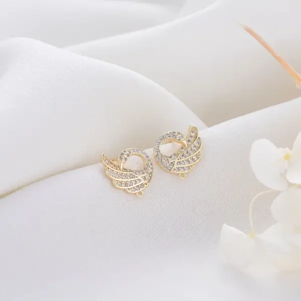Wholesale Swan Stud Earrings For Women Featuring 925 Sterling Silver Posts With Electroplated Copper And Zircon Inlay