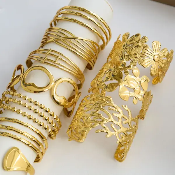 Wholesale PVD Coated 18K Gold Plated Flower Chrysanthemum 304 Stainless Steel Oversized Waterproof Non Tarnish 304 Stainless Steel Bangle