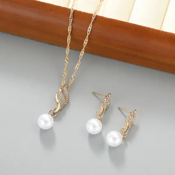 Wholesale Geometric Jewelry Set With KC Golden Plated Finish And Zircon Inlay, Waterproof Non Tarnish Craft, Featuring Cable Chain For Unisex