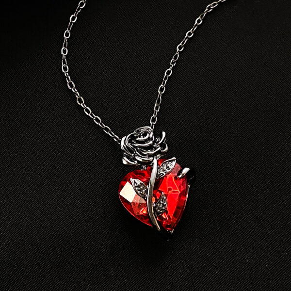 oly-c1b048c865260e20607859b18d5269ae Wholesale Love Rose Necklace Female Gothic Wrapped Flower Heart-shaped Clavicle Chain Valentine’s Day