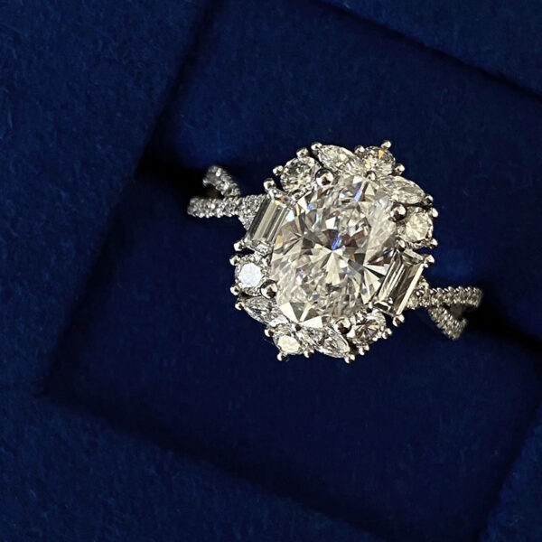 Wholesale Luxury Design imitation moissanite Oval pigeon egg carat diamond ring White Gold Group inlaid zircon ring female