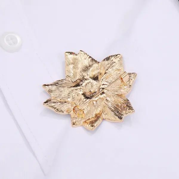 Wholesale Elegant Rose Ball Fashion Alloy Plated Metal Brooch Pin Unisex Stylish Leaf Pattern Zinc Alloy Jewelry Accessory