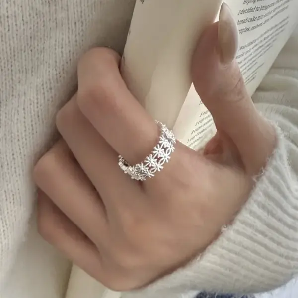 Wholesale Electroplated Flowers Ring For Women In Silver Plated Brass Featuring Elegant Floral Design