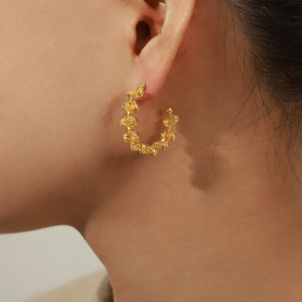 oly-c2bcb0c5173c04aef5fa3610c7719f0a Wholesale selling niche personalized jewelry round bead woven stitching design copper material C-type earrings