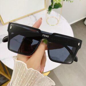 Plastic teeth / Black frame, black and gray panels