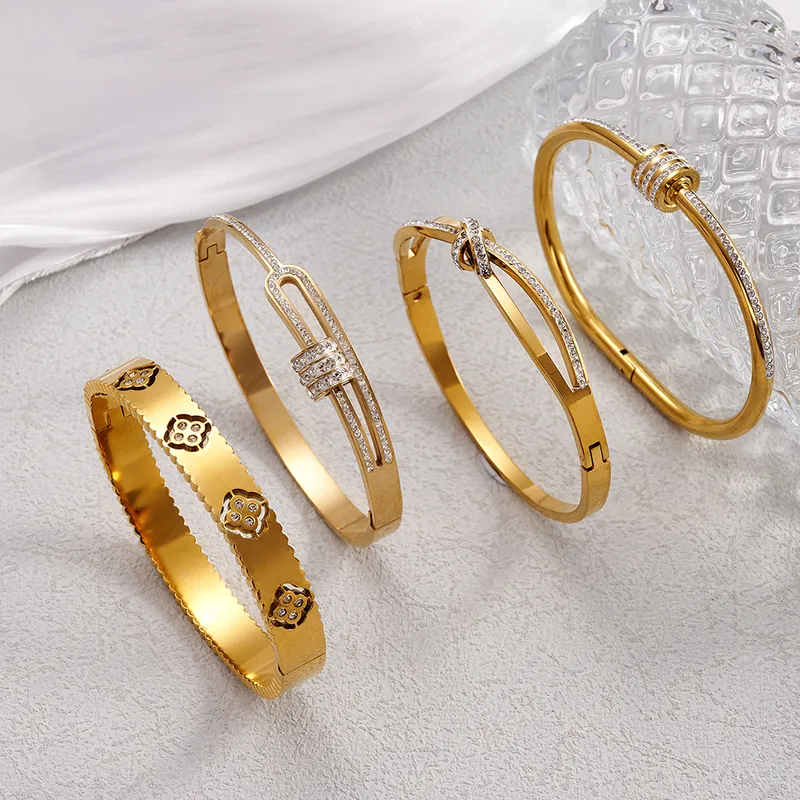 Wholesale Fashionable Round Openable Bracelet 304 Stainless Steel Plated With Water Diamonds Women's Casual Holiday Modern Style Jewelry