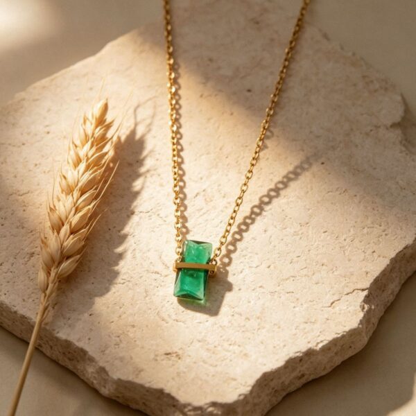 Wholesale Stainless steel retro light luxury rectangular green crystal necklace titanium steel electroplated clavicle chain