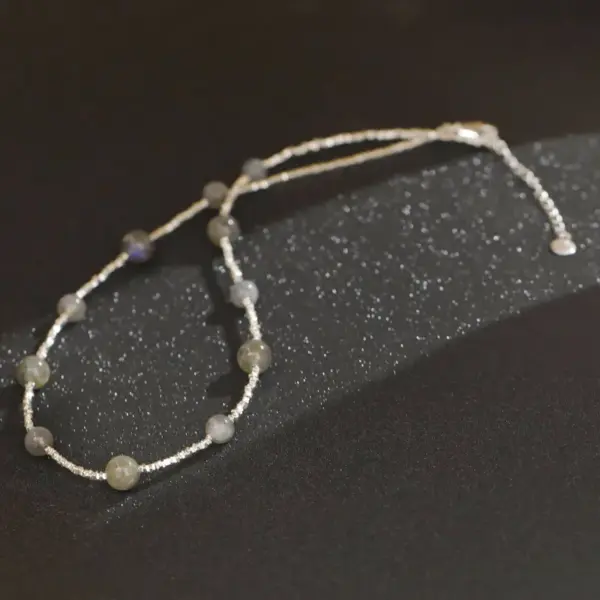 Wholesale Fashionable Luxury Grey Moonstone Necklace For Women Unique Design Silver Fragments Elegant High-End Clavicle Chain Accessory