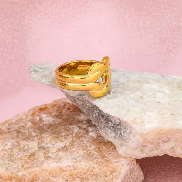 Wholesale Vintage Irregular Cross Knot 18K Gold Plated 304 Stainless Steel Vacuum Electroplated Waterproof Non-Fading Ring For Women