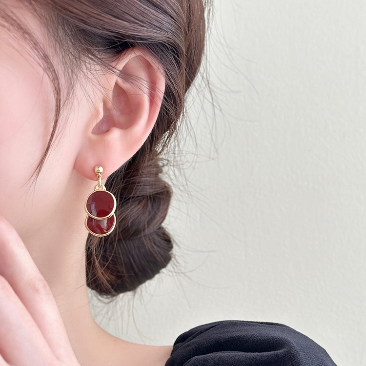 Wholesale Niche elegant light luxury high-grade red earrings for women autumn and winter 2023 new popular earrings earrings show face small