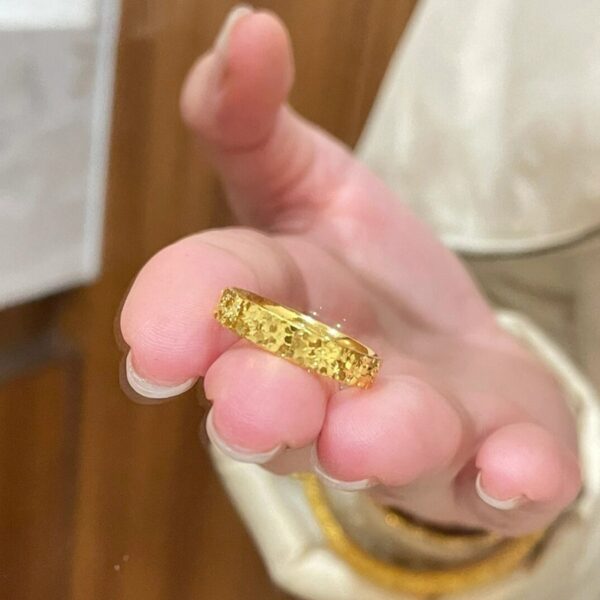 Wholesale  style non-fading gold broken ice couple ring fashion time broken ice ring female Valentine's Day