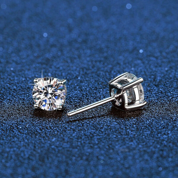 Wholesale Classic four-prong moissanite stud earrings