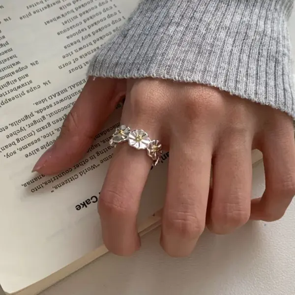 Wholesale Electroplated Flowers Ring For Women In Silver Plated Brass With 0.03µm Coating Thickness