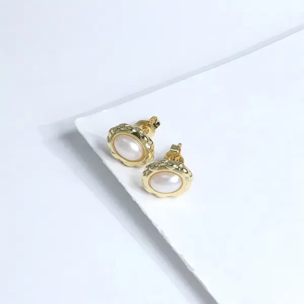 Wholesale European And American Cross-Border Niche High-End Oval Pearl Earrings For Women, Elegant Fashionable Simple Versatile Vacuum Electroplated 18K Gold Copper Earrings