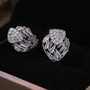 NS934-27 / Zircon