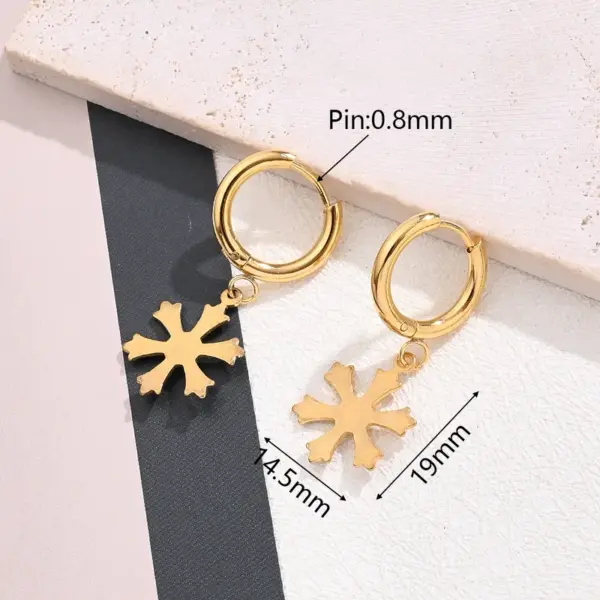 Wholesale Best Seller In 304 Stainless Steel Water Plating Furnace Vacuum Plating Light Gold Snowflake Cat Heart Key Feather Pineapple Small Size Hollow Face Earrings Earrings