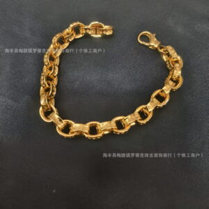 Thick letter bracelet gold