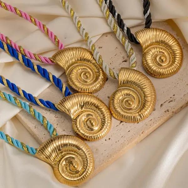 Wholesale Ion Plating (IP) 18K Gold Real Gold Plated Sun Starfish Conch 304 Stainless Steel Vacation Marine Style Waterproof Non Tarnish 304 Stainless Steel Lobster Trigger Clasp Closure Pendant Necklace