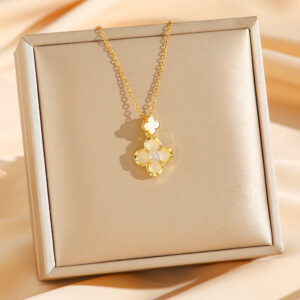 8042 golden four-leaf clover