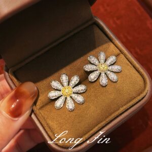 E507 daisy earrings