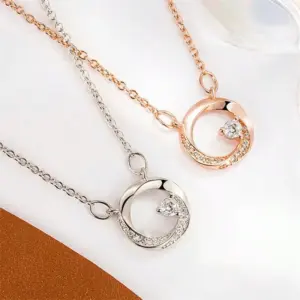 Wholesale Round Pendant Necklace For Women With Rhinestones In Copper Electroplated Finish, Featuring A Cable Chain