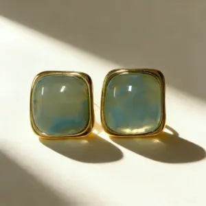Light Blue / Average Size / Square