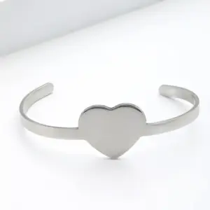 Heart-Shaped Open-Ended Bracelet / Silver