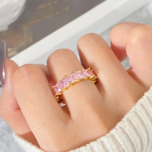 oly-c88da8488001f21415a9fbdc9019433a Wholesale Square Claw Setting Ring For Women In Brass With 18K Real Gold Water Plating And Zircon Inlay
