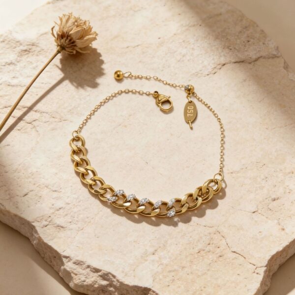 Wholesale Titanium steel chunky chain diamond-encrusted bracelet, a light luxury jewelry.