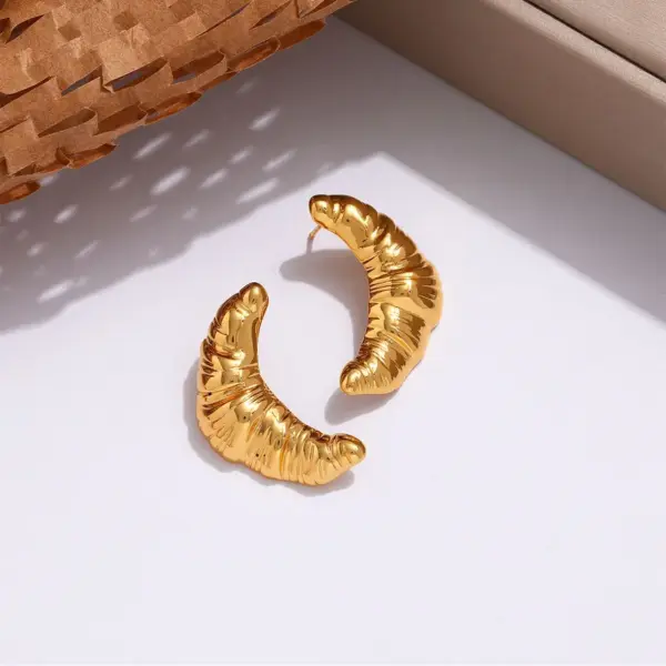 Wholesale Waterproof Non Tarnish Leaves Stud Earrings For Women In 201 Stainless Steel With Real Gold Plated PVD Coating And 0.03µm Thickness
