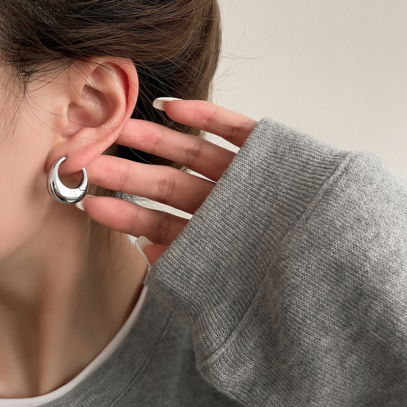 Wholesale European and American Style Oval Earrings 925 Silver Pin Ear Buckle Women's Simple Fashion Elegant Commuter Niche Design Electroplated Gold