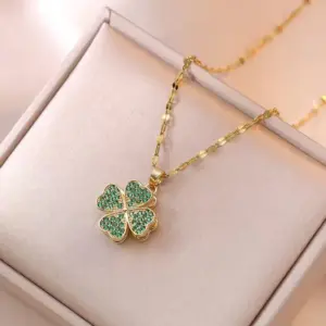 X0141 Emerald Heart-Shaped Rotating Necklace