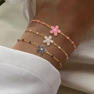 Wholesale PVD Coated Real Gold Plated Flower 201 Stainless Steel 304 Stainless Steel Elegant Simple Style Classic Style Waterproof Non Tarnish 201 Stainless Steel Lobster Trigger Clasp Closure Bracelets
