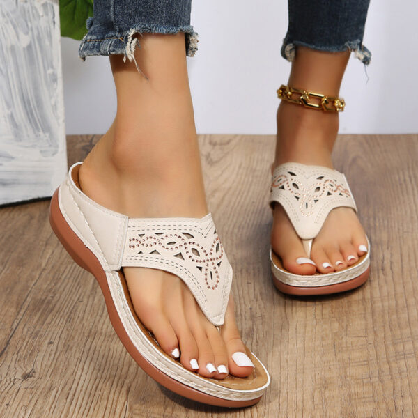 Wholesale women’s shoes summer sandals plus size hollow rhinestone thick bottom flip-flops women’s