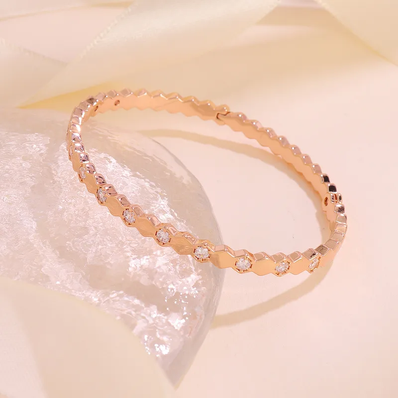Wholesale Geometric Electroplated Copper Bangle For Women With Water Plating And Zircon Inlay