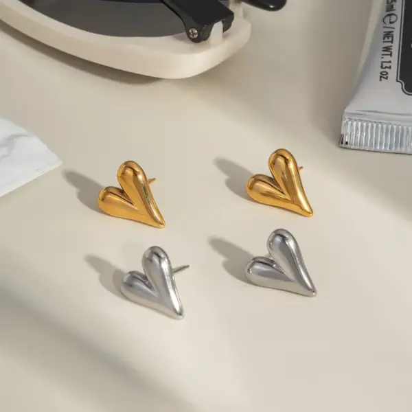 Wholesale PVD Coated Real Gold Plated 18K Gold Heart Shape 304 Stainless Steel Elegant Lady Waterproof Non Tarnish Ear Studs