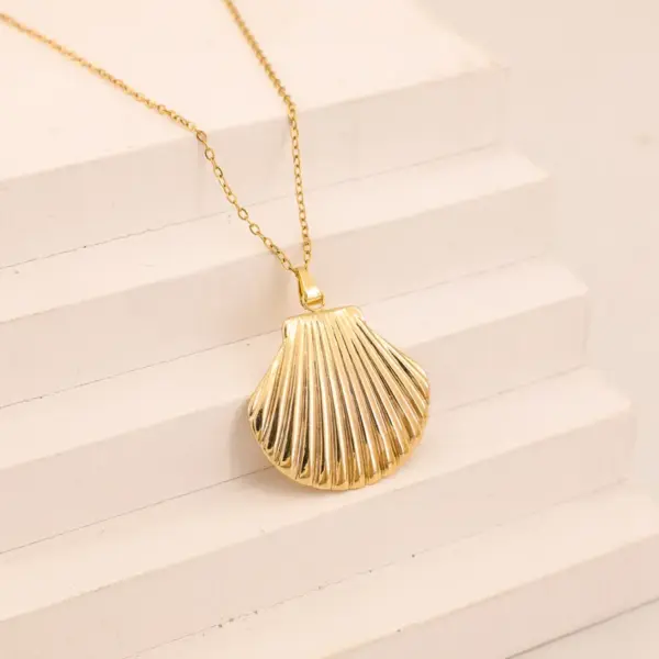 Wholesale Waterproof Non Tarnish Shell Stud Earrings For Women With 0.03µm 18K Real Gold Plated 304 Stainless Steel Water Plating