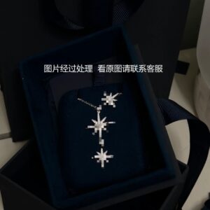 Wholesale 18k gold plated copper necklace with full diamonds and six-pointed star design.