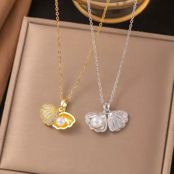 Wholesale Pearl Inlay Pendant Necklace For Women With 18K Real Gold Plated Copper And Artificial Rhinestones, Water Plating On Cable Chain