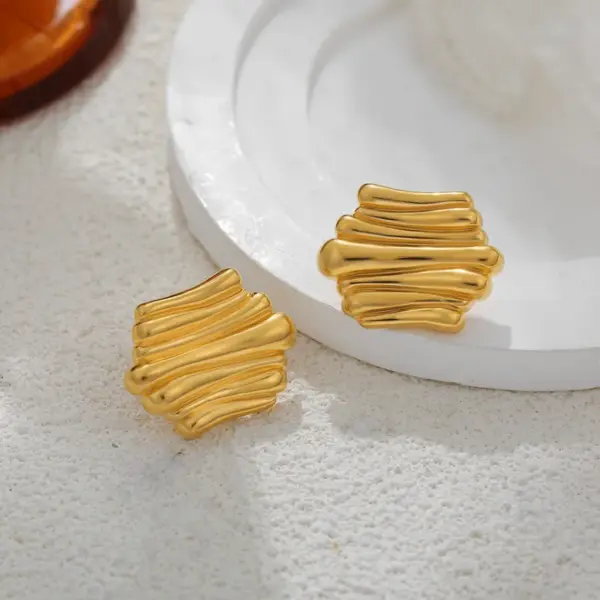 Wholesale Copper Irregular PVD Coated 18K Real Gold Plated Retro British Style Ear Studs
